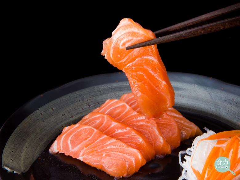 鮭魚生魚片暗藏寄生蟲危機 研究證實養殖鮭魚靠 技術 就能斷絕感染風險 食力foodnext 食事求實的知識頻道