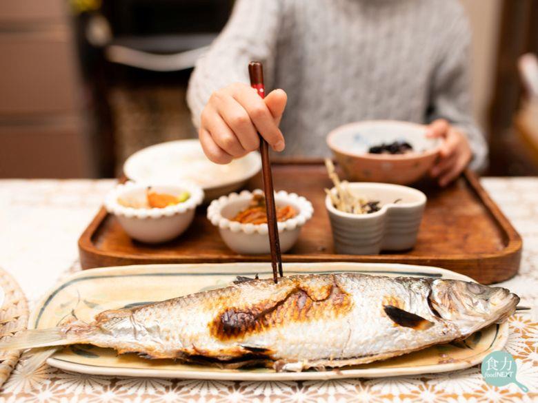 鮭魚其實是 白肉魚 餐桌上的紅肉魚 白肉魚怎麼分 食力foodnext 食事求實的知識頻道